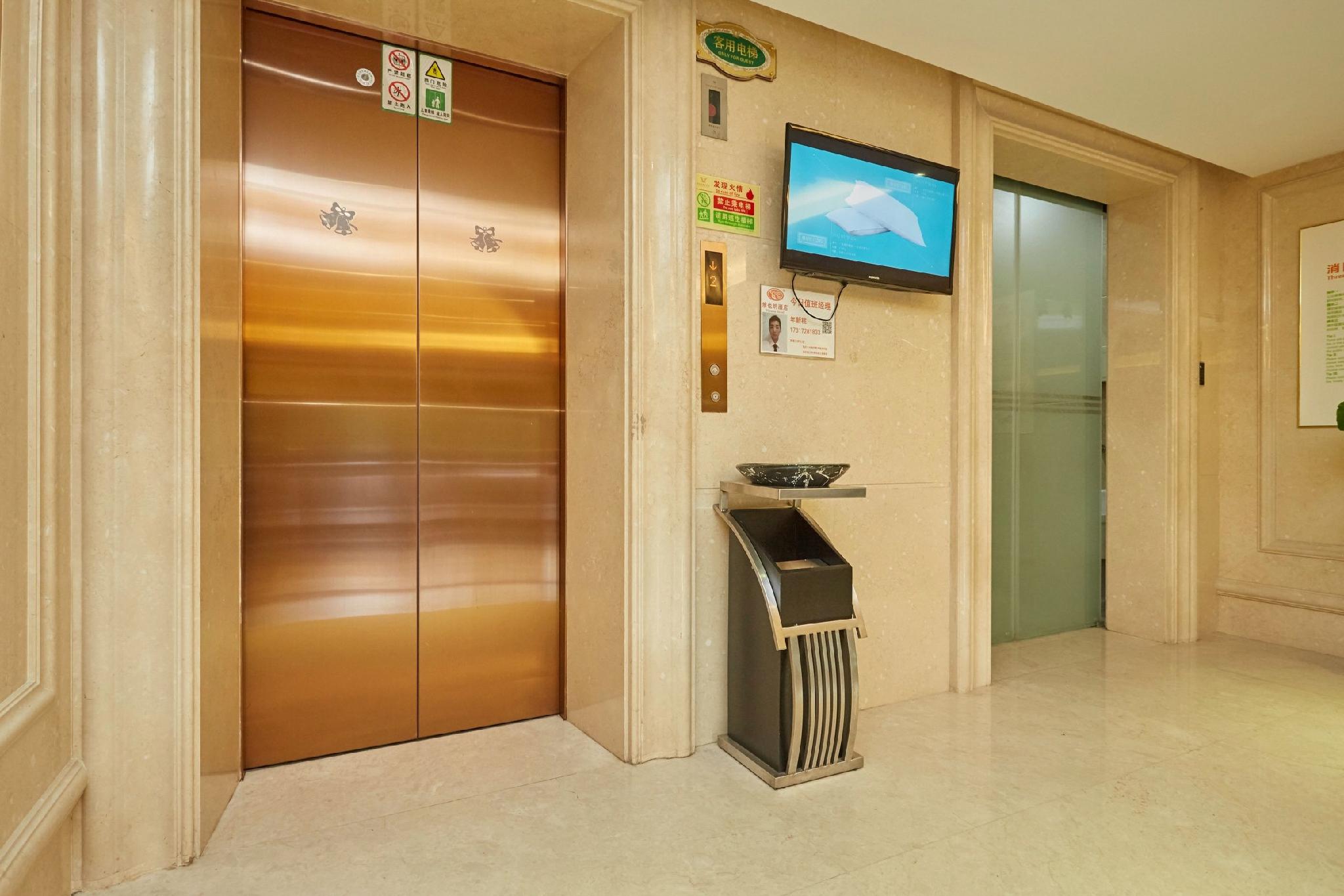 Vienna Hotel (Shanghai Meilan Lake Metro Station) 28/41