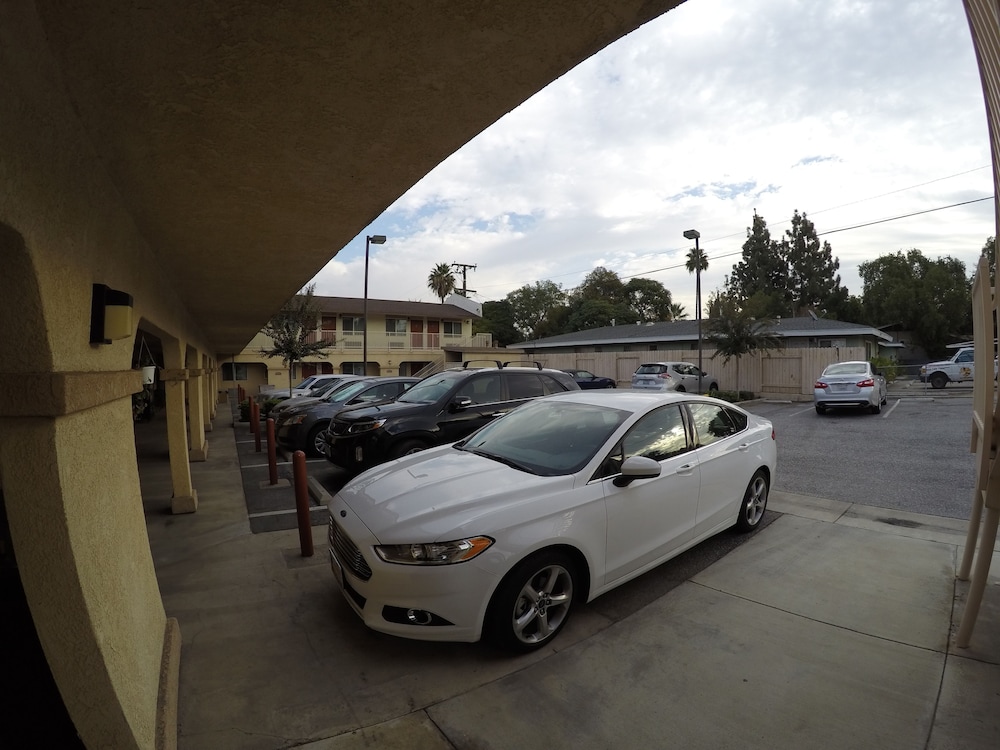 Loma Linda Inn. 40/54