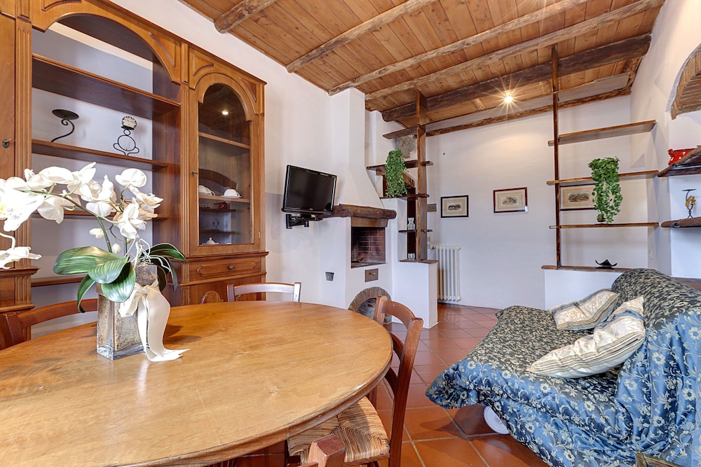 Farm House La Presura 24/50