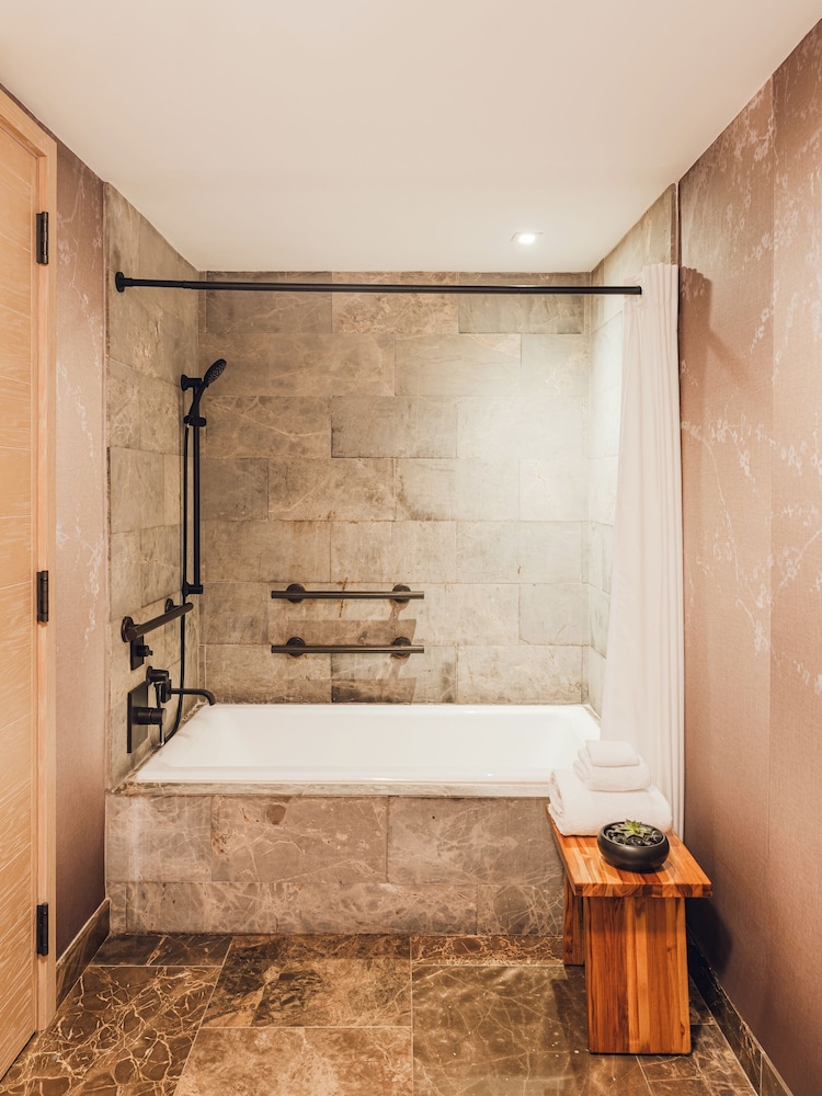 Junior Suite, King Bed, Bay View, Accessible، Nobu Hotel Miami Beach 5/6