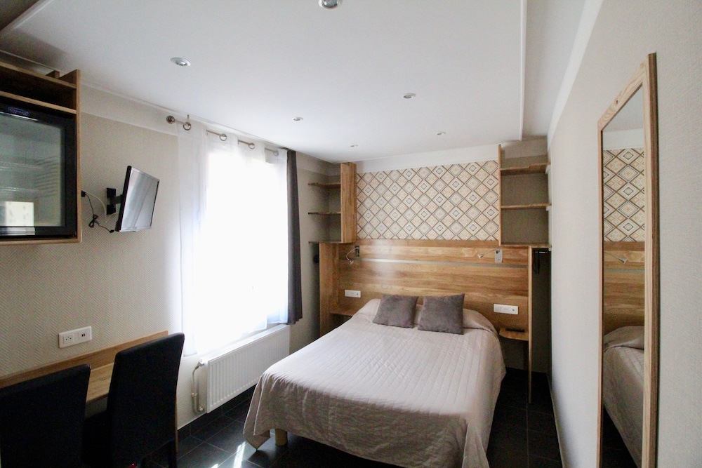 Hotel des Pyrenees 16/50