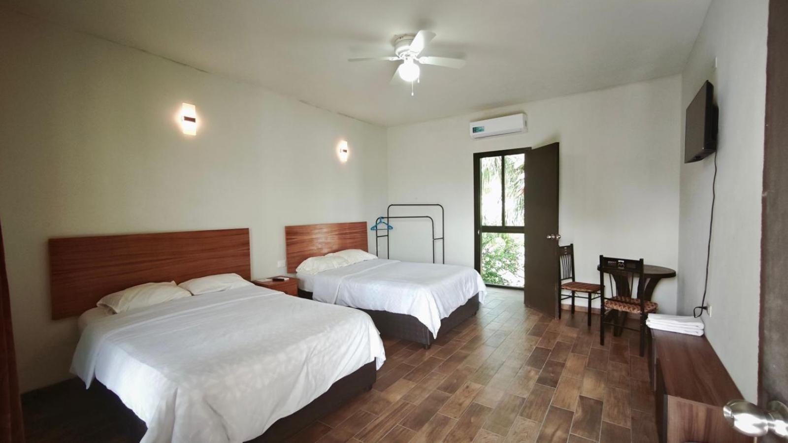 Hostal 230 10/38