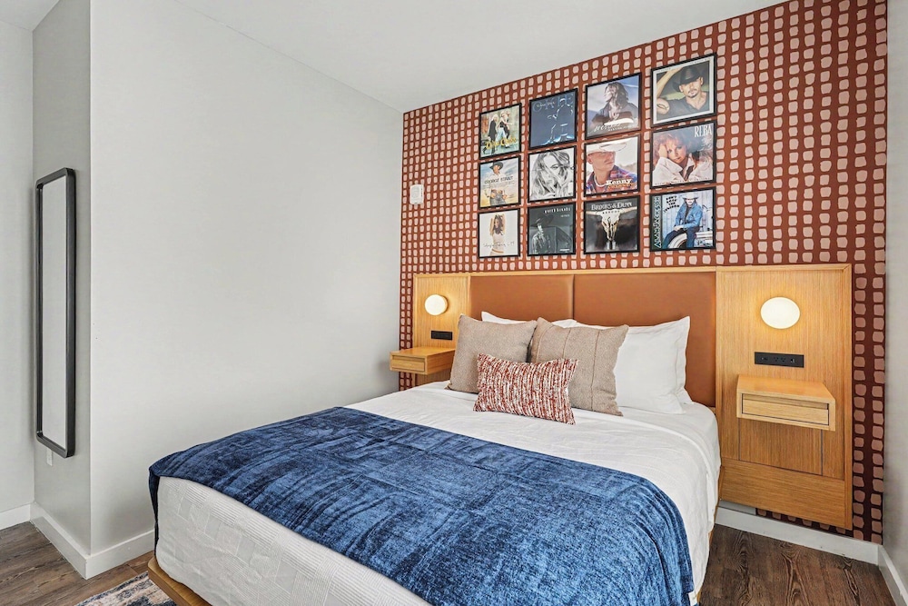 House, 2 Queen Beds