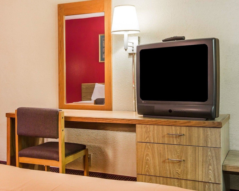 Econo Lodge Atlanta College Park 37/39