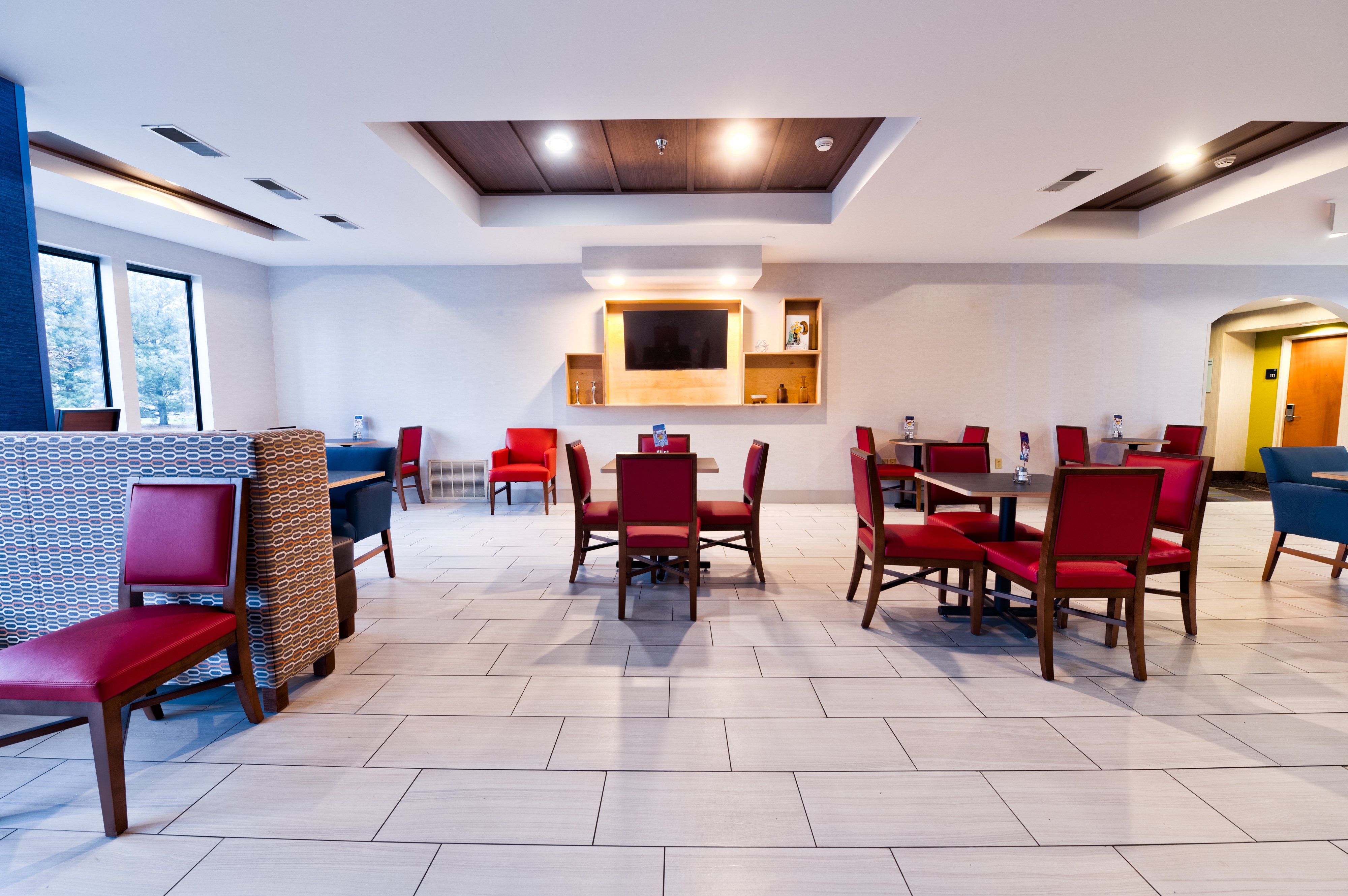 Holiday Inn Express Hotel Suites Goshen 62/75