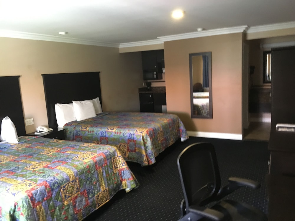 Garden Inn Suites 22/55