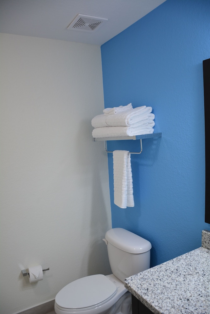 Surestay Plus Hotel By Best Western Humble 11/33