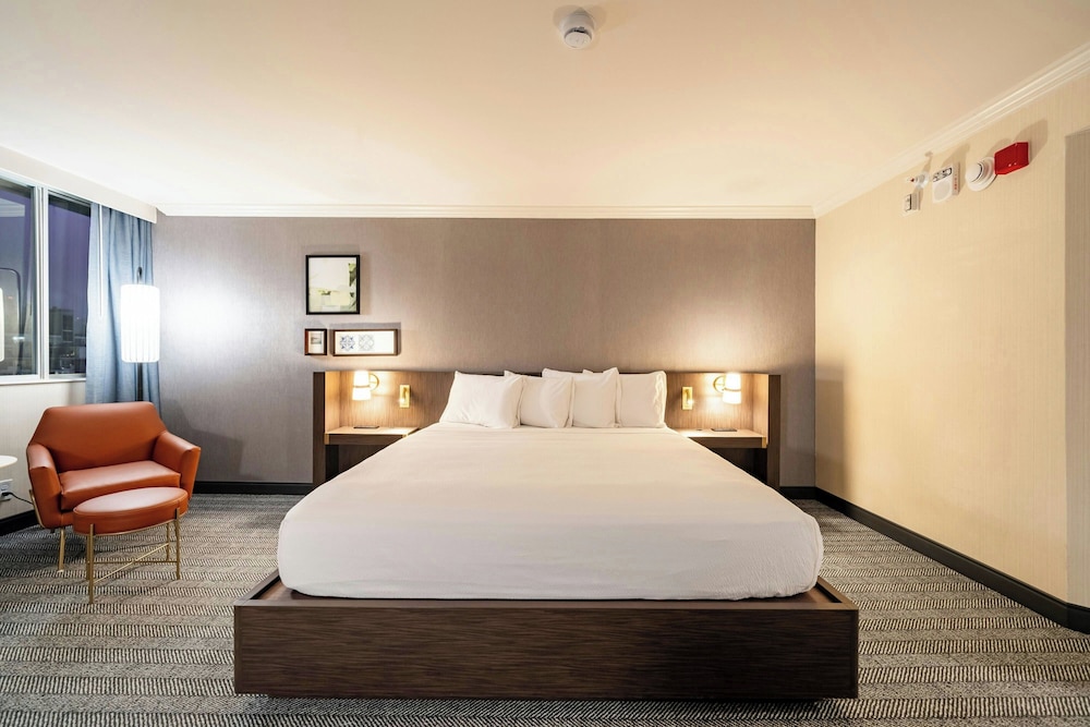 1 BEDROOM, SUITE