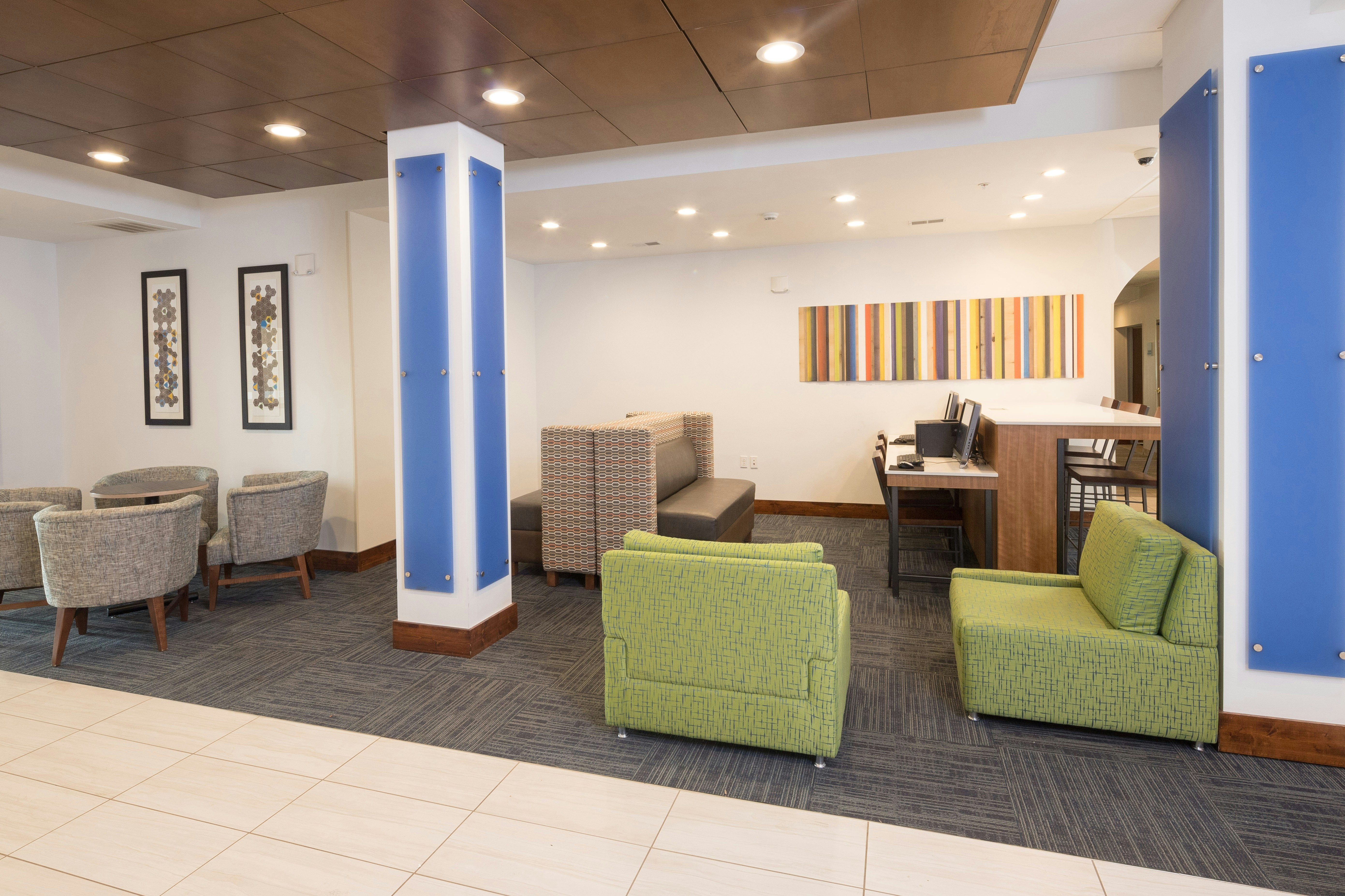 Holiday Inn Express Hotel Suites Detroit Utica 41/54