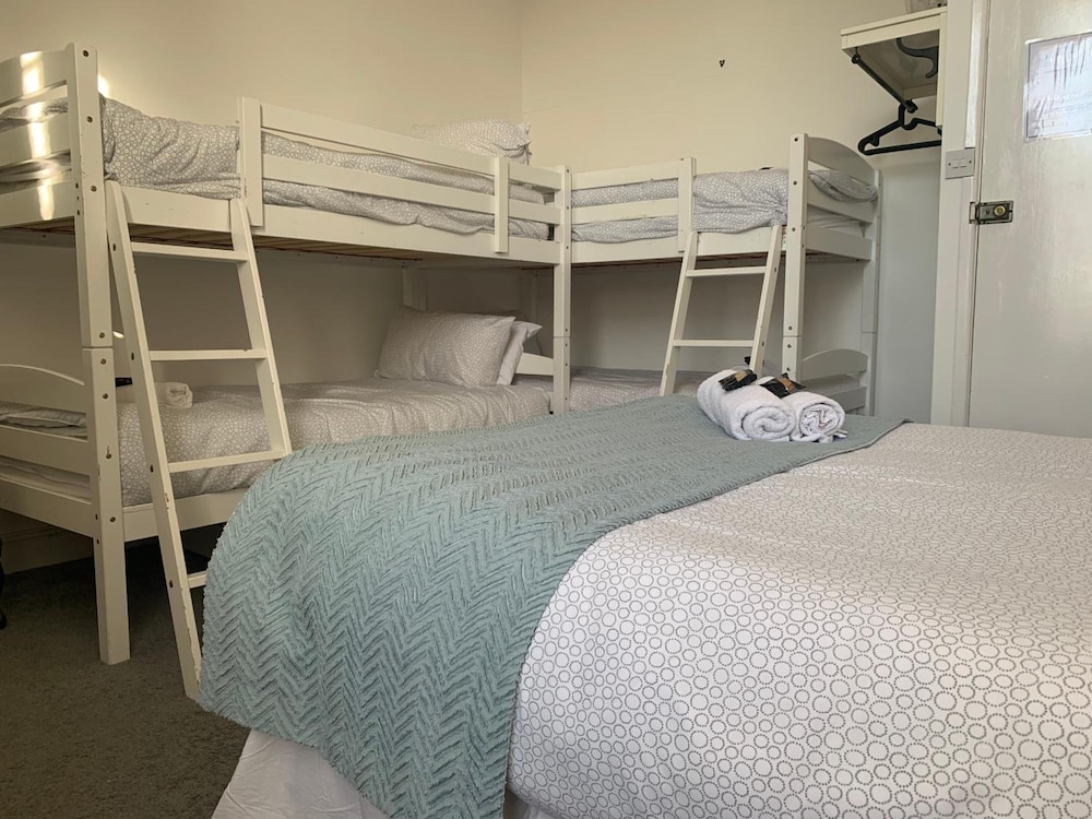 Hotel Mon Ami 30/72