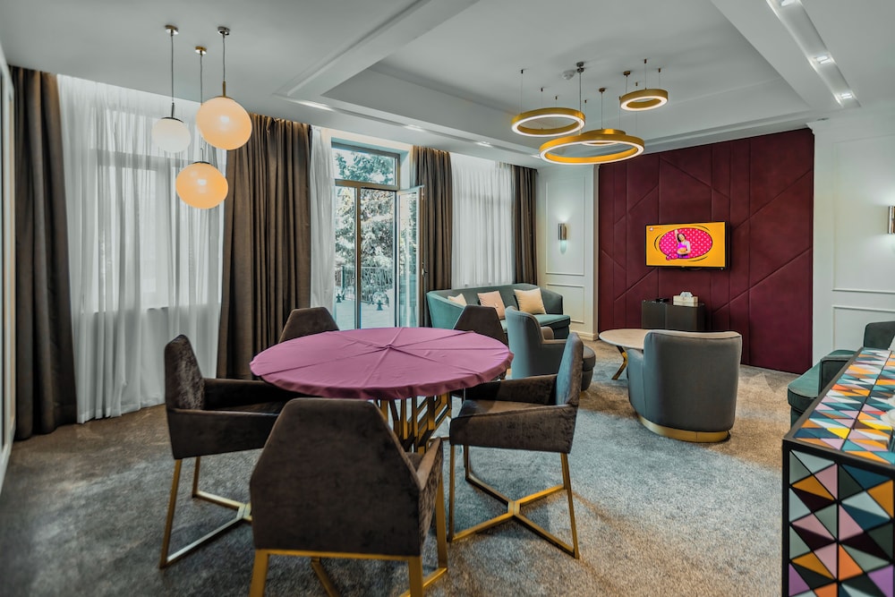 Ivy Garden Hotel 37/44