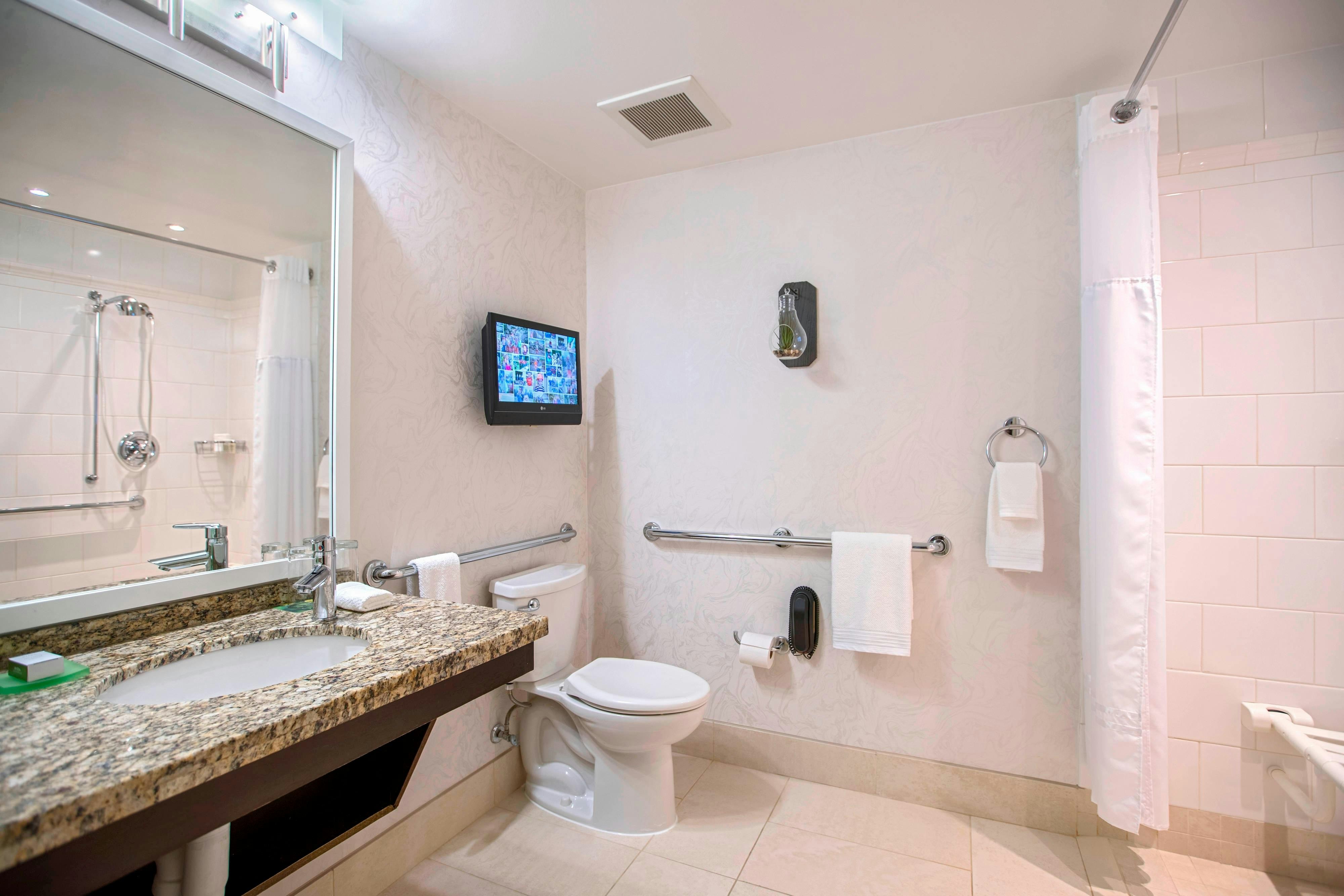 غرفة بسريرين كوين، Renaissance Raleigh North Hills Hotel 5/5