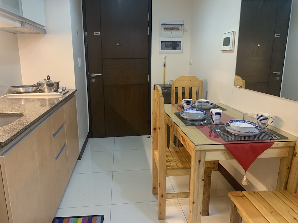 101 Newport Condo Across The Airport 49/50