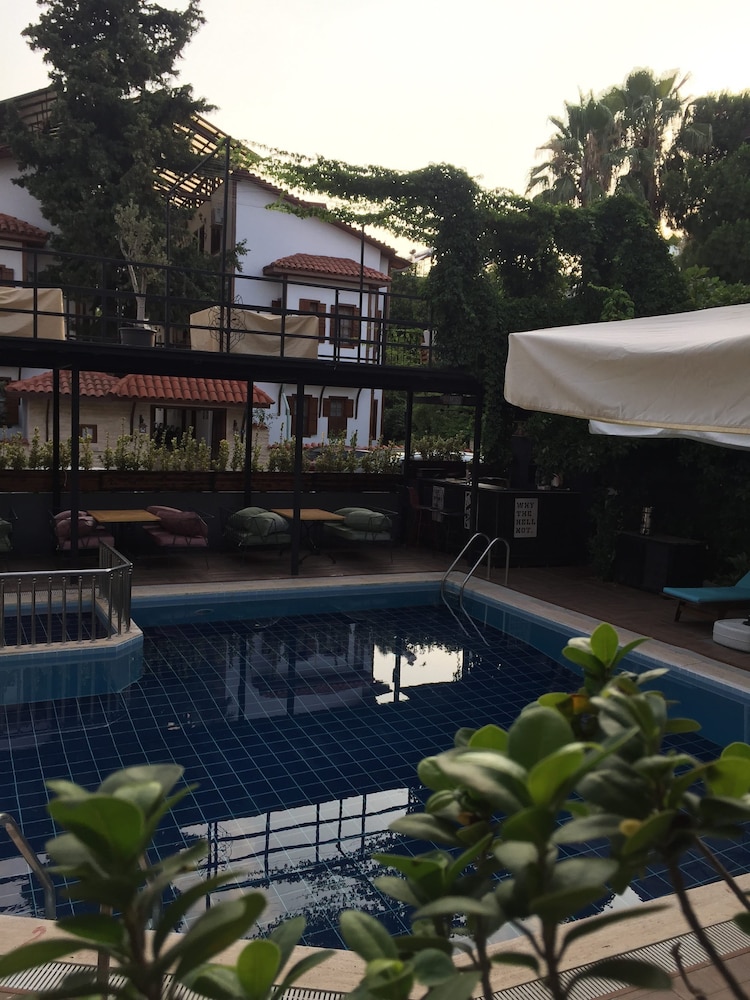 Derin Luxury Hotel 6/19