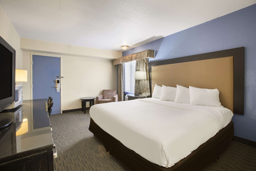 Days Inn by Wyndham Mackinaw City/Bridgeview Area 37/61
