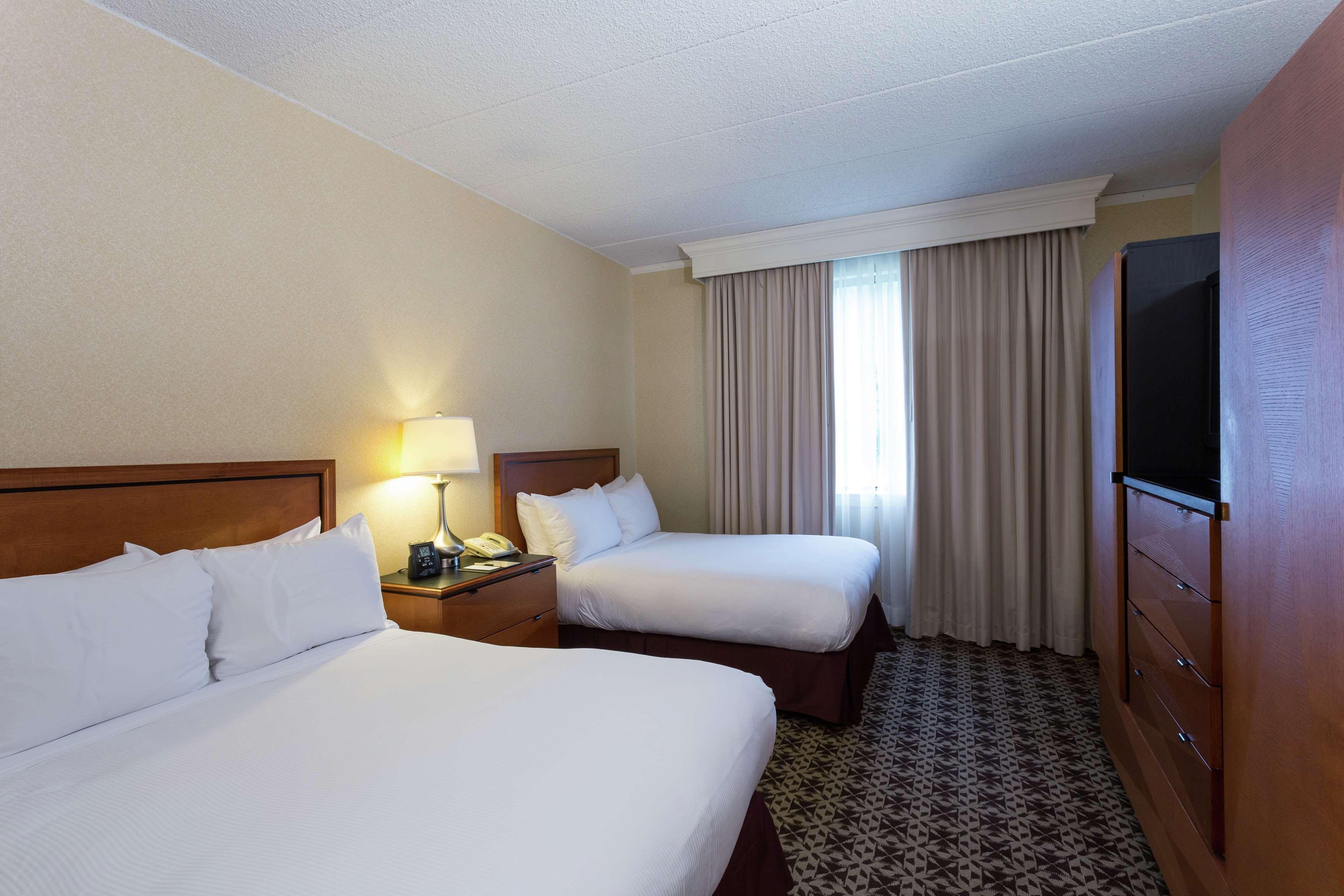 جناح ركني بسريرين مزدوجين بغرفة نوم واحدة