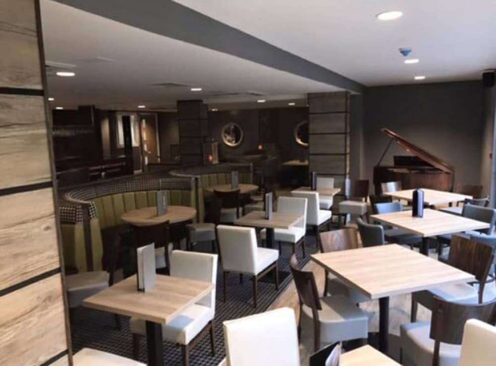 The Tontine Hotel 46/64
