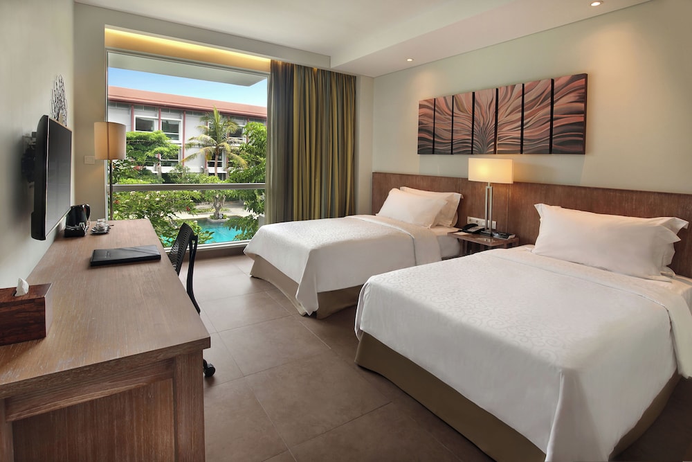ROOM, TWIN BEDS, POOL VIEW