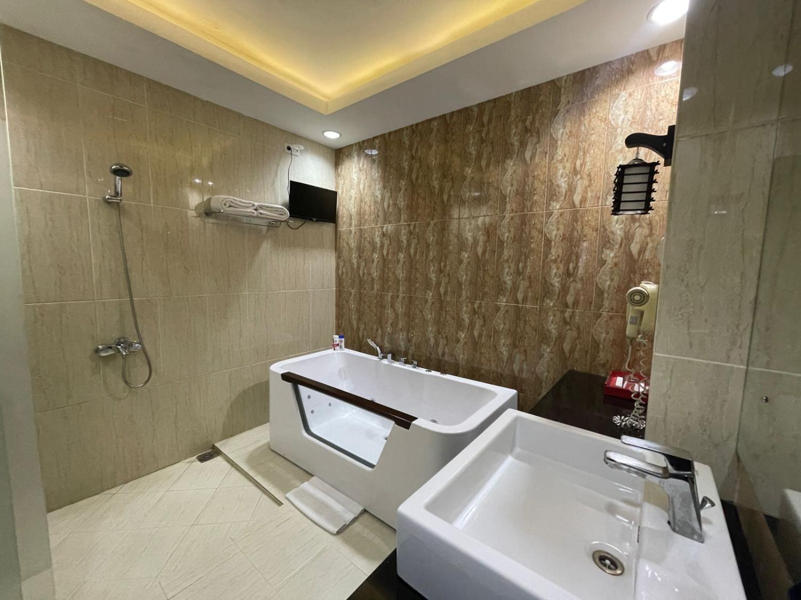 Grand Buana Lestari Hotel 32/35