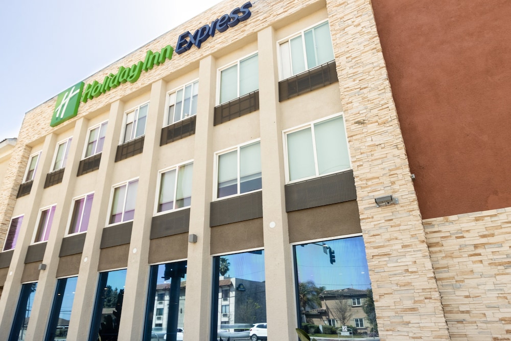 Holiday Inn Express Anaheim West 1/45
