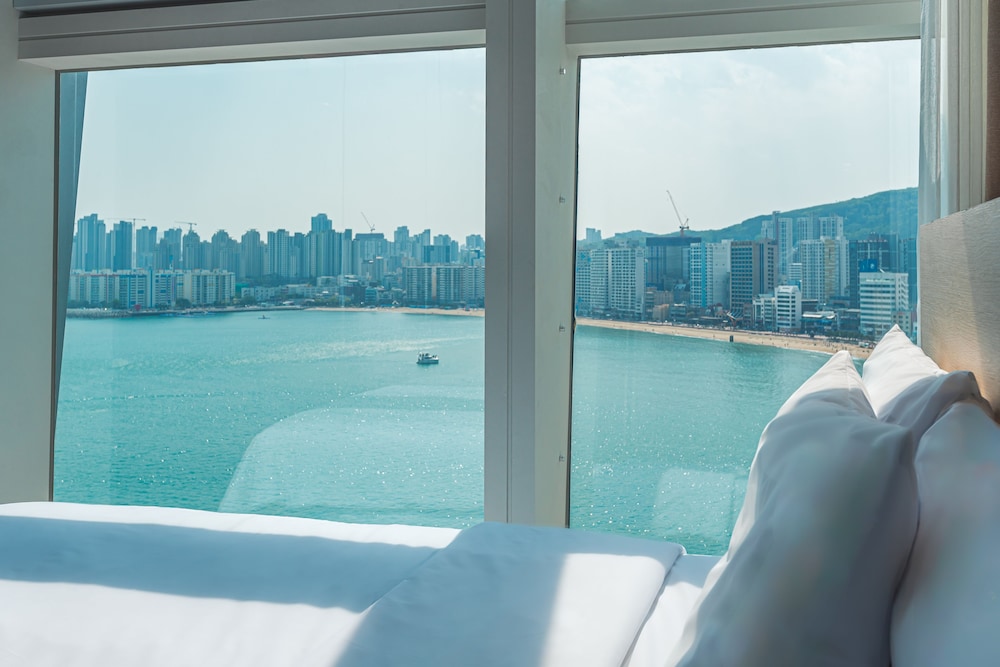 The Marine View Hotel 30/50