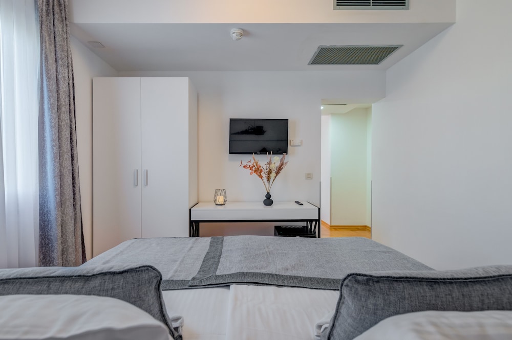 Hotel Pax 26/98