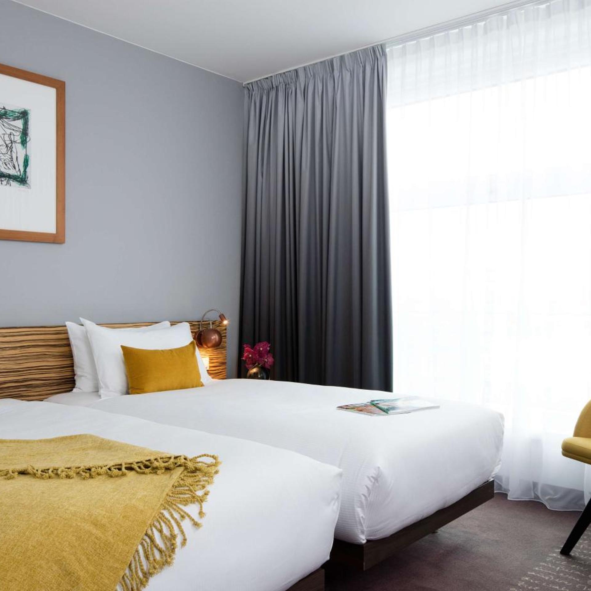 Art, Double Bed