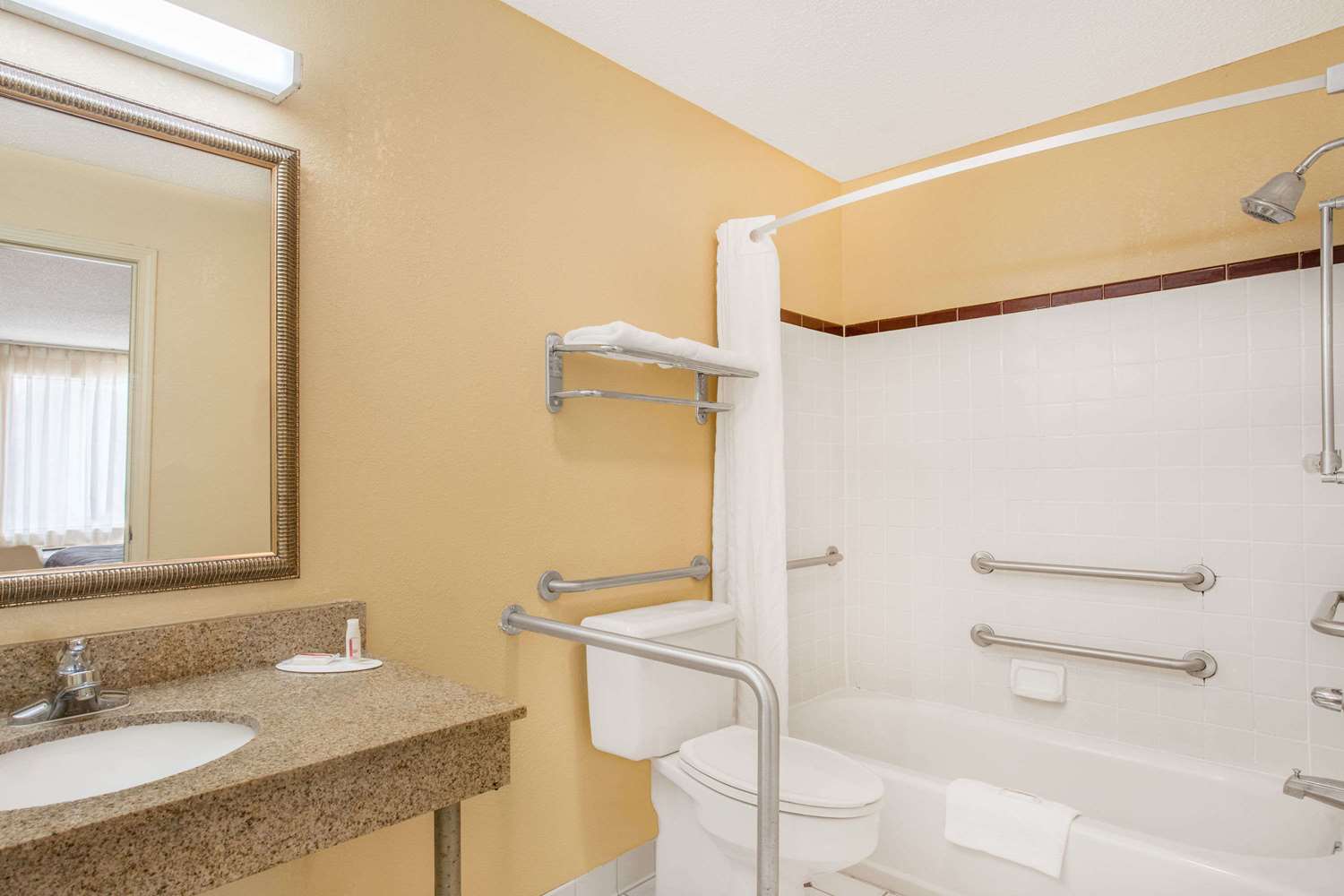 Super 8 By Wyndham Sumter 14/15