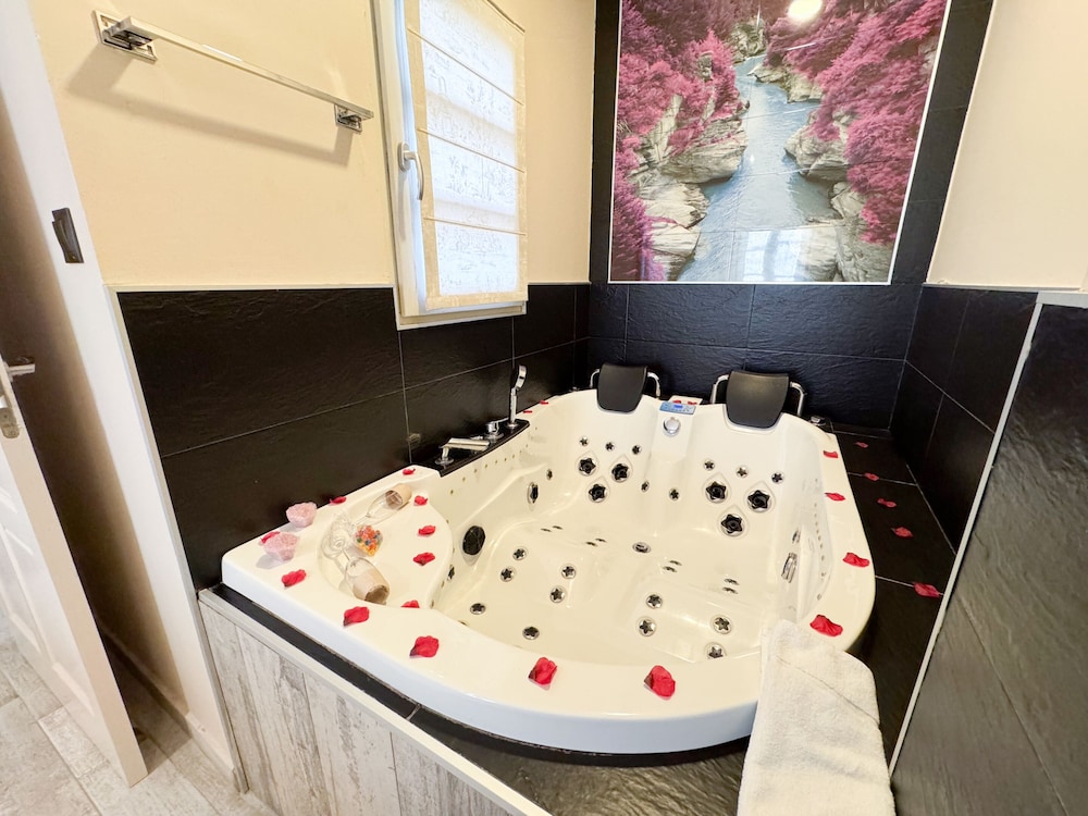 Suites con Jacuzzi Santillana 16/45