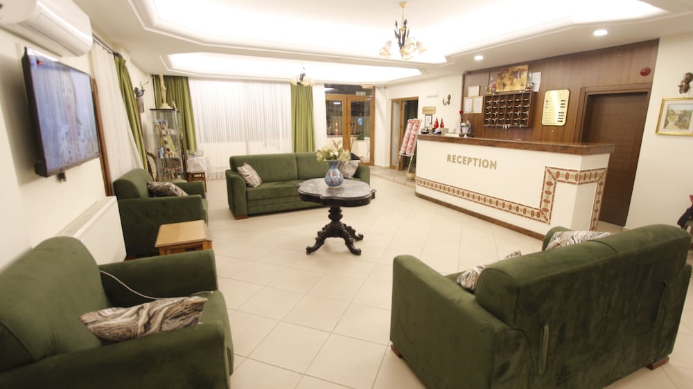 AVE MARIA HOTEL 40/65