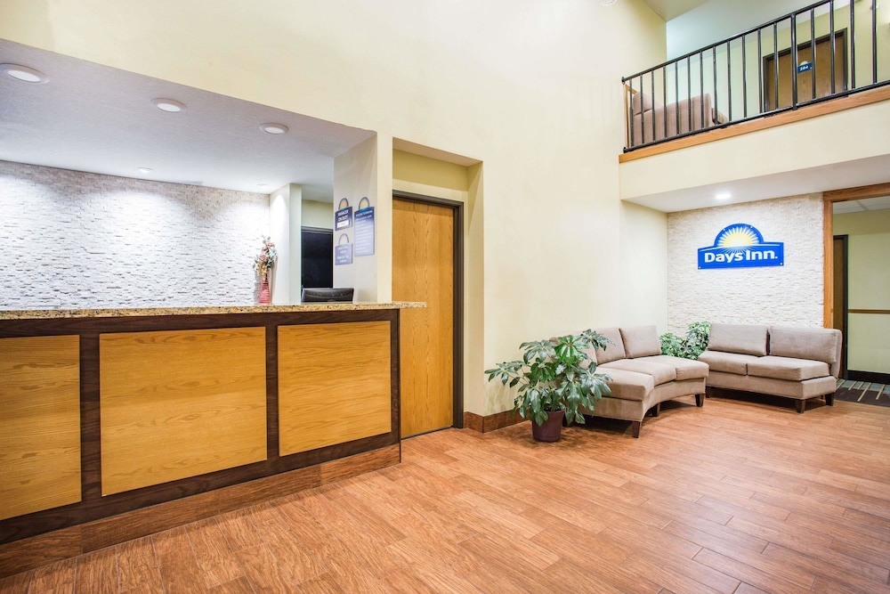 Days Inn by Wyndham Evansdale Waterloo 3/40