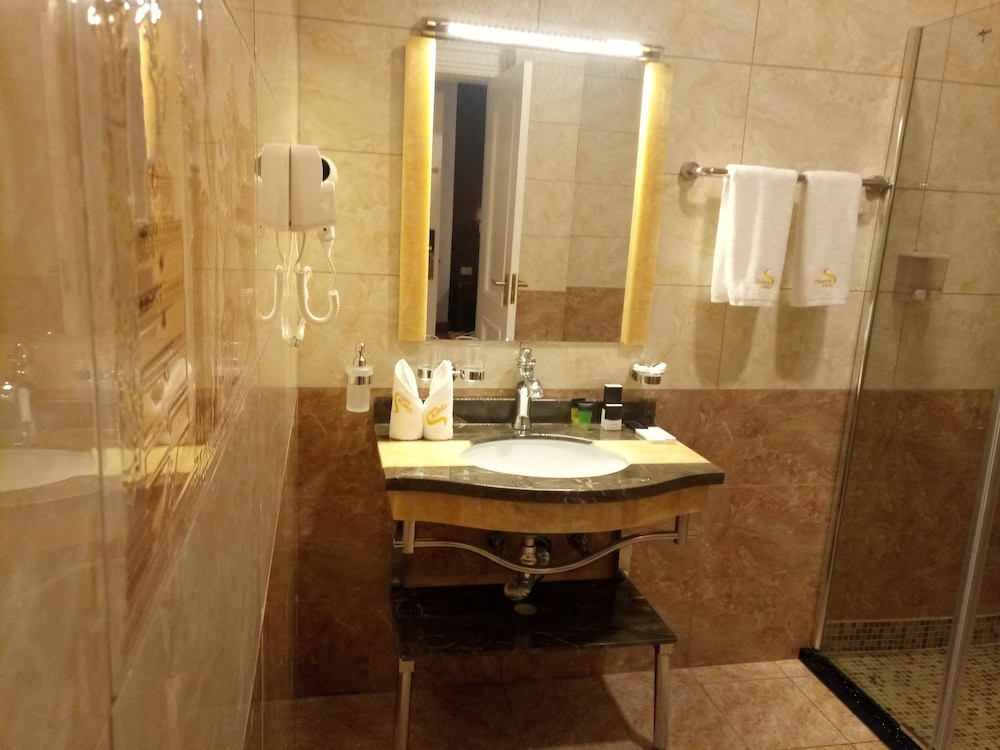 Sherar Addis Hotel 28/30