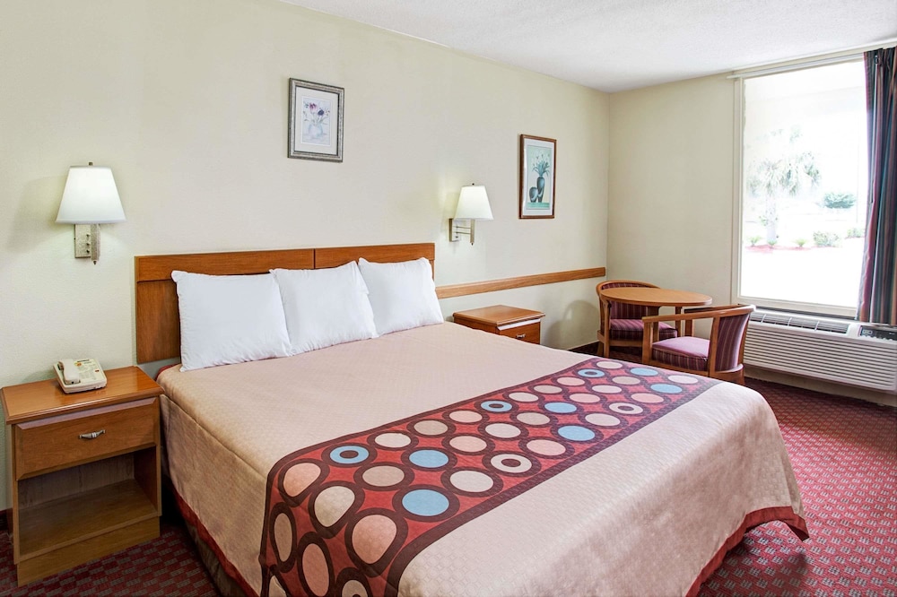 Super 8 by Wyndham Walterboro 5/16