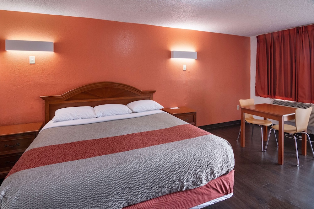 Motel6 Montgomery, AL - Coliseum 16/25
