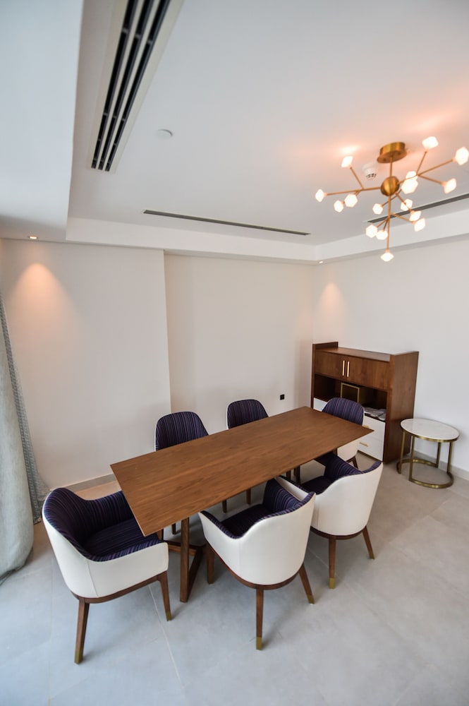 Waterfront Hotel Apartment 39/54