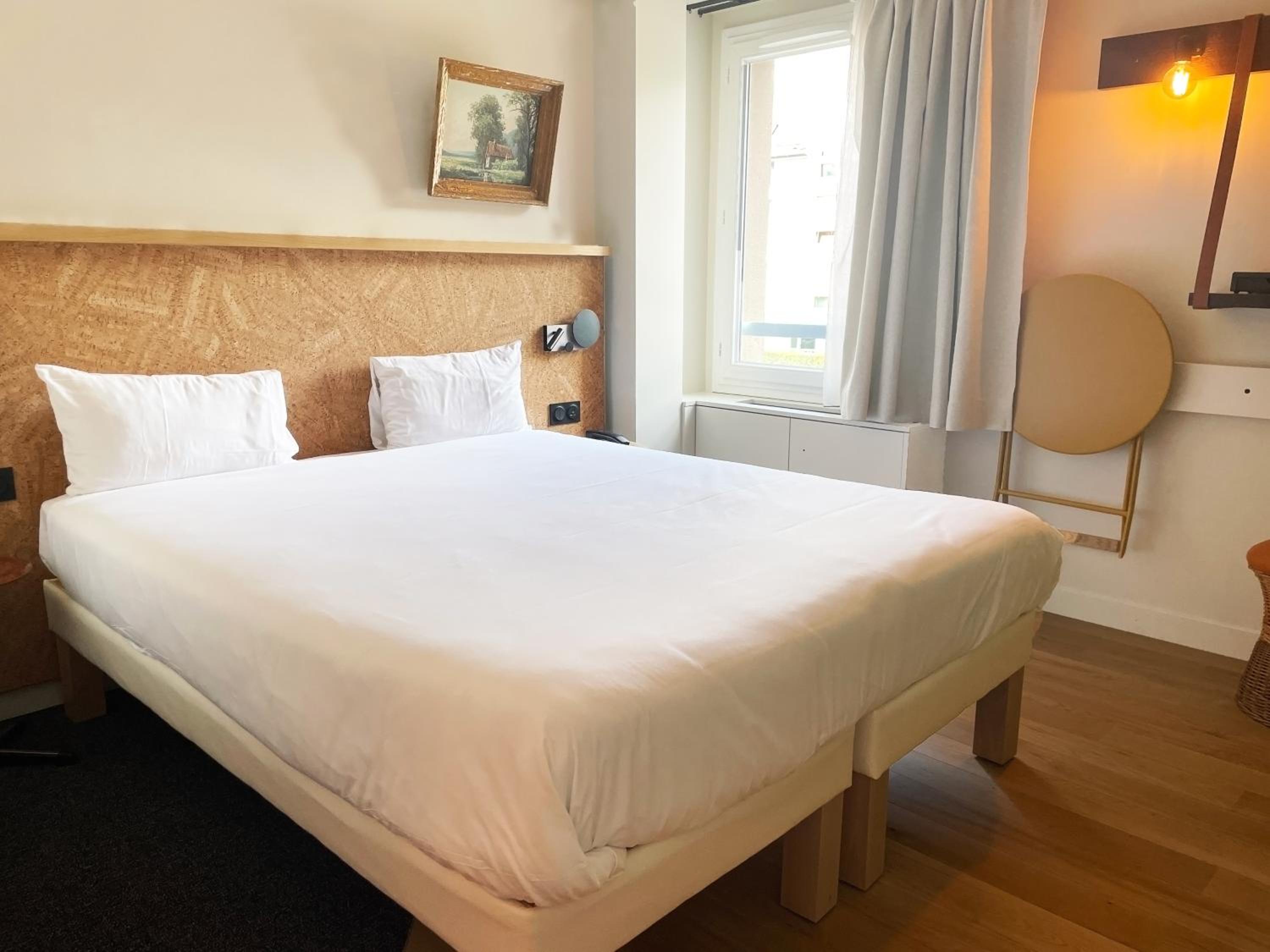 POP, DOUBLE BED
