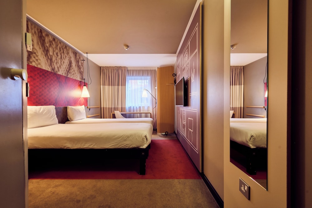 ROOM, SINGLE, TWIN BEDS