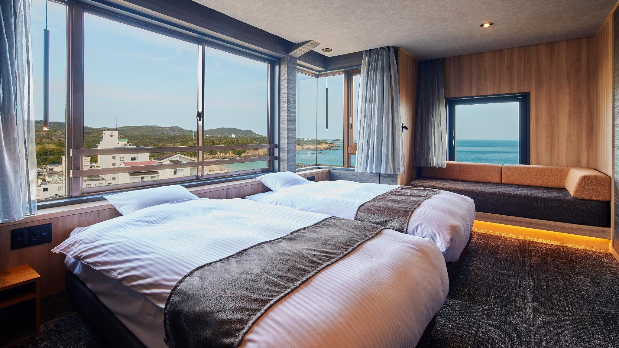 Suite, Quadruple, Mountain View, Ocean View, Outdoor Living Area, Night View, High Floor