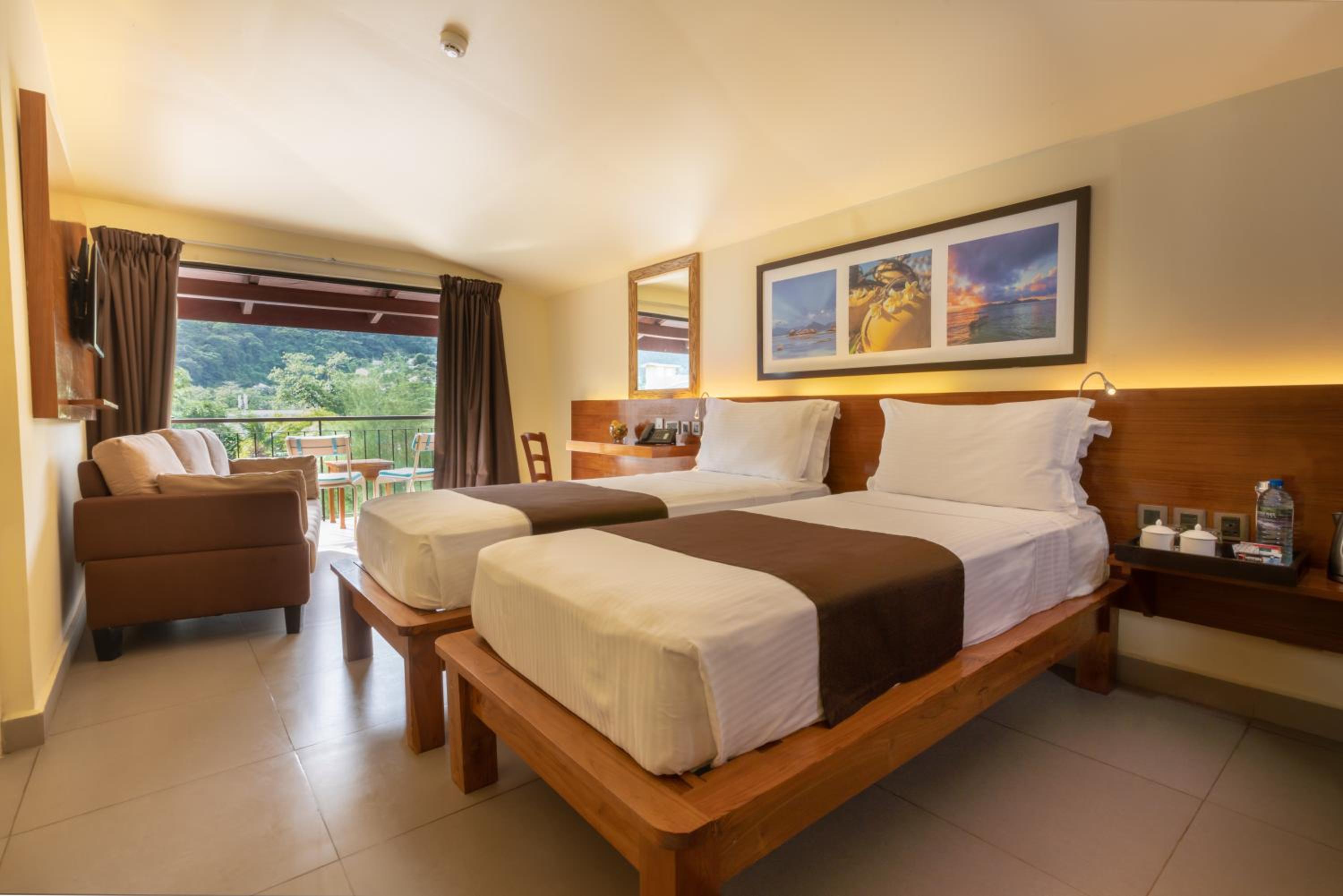 Standard, Sea View