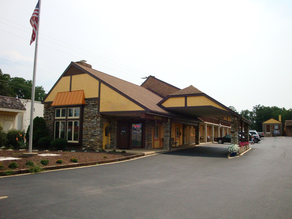 Soudersburg Inn & Suites Lancaster 5/50