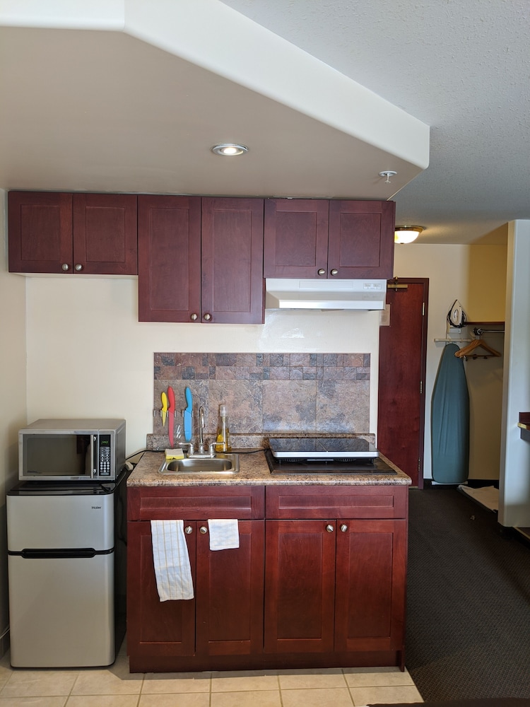 Foxwood Inn & Suites 3/51