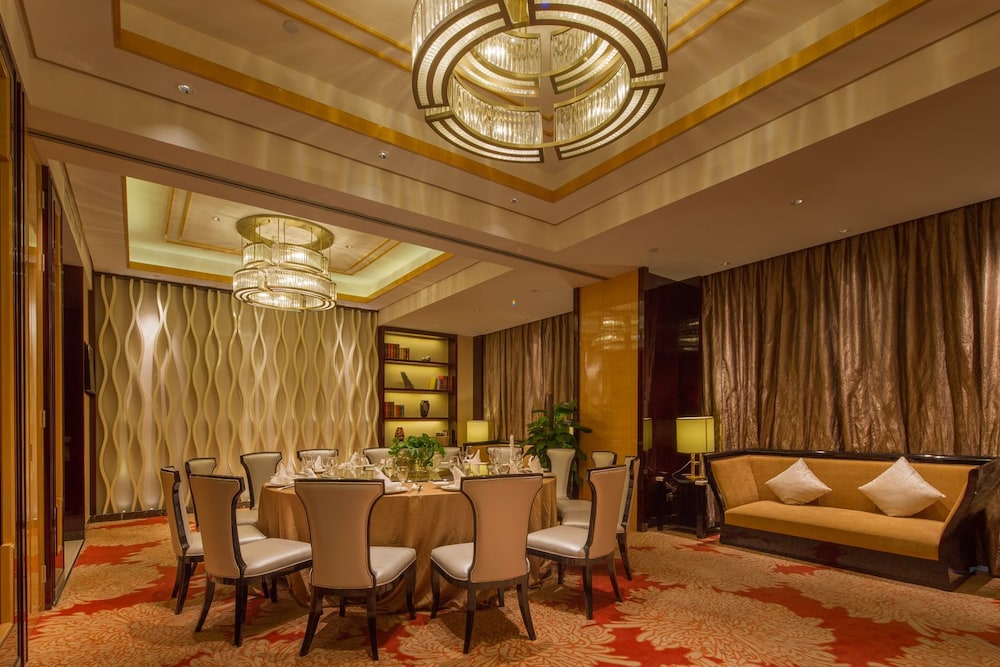 Howard Johnson by Wyndham Jinyi Hotel Chongqing 15/19