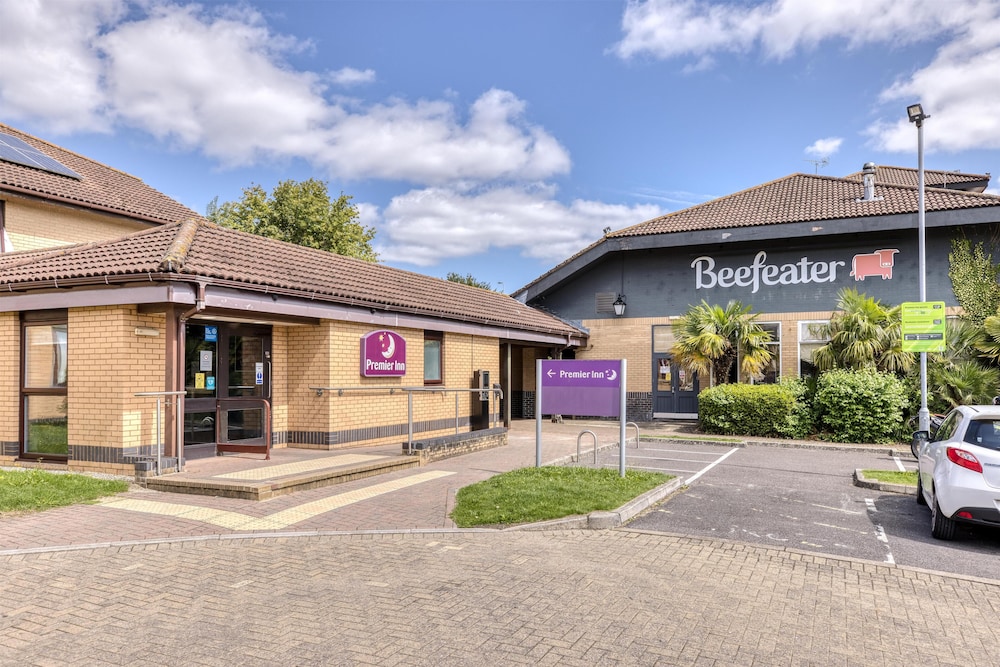 Premier Inn Basingstoke West (Churchill Way) hotel 30/37