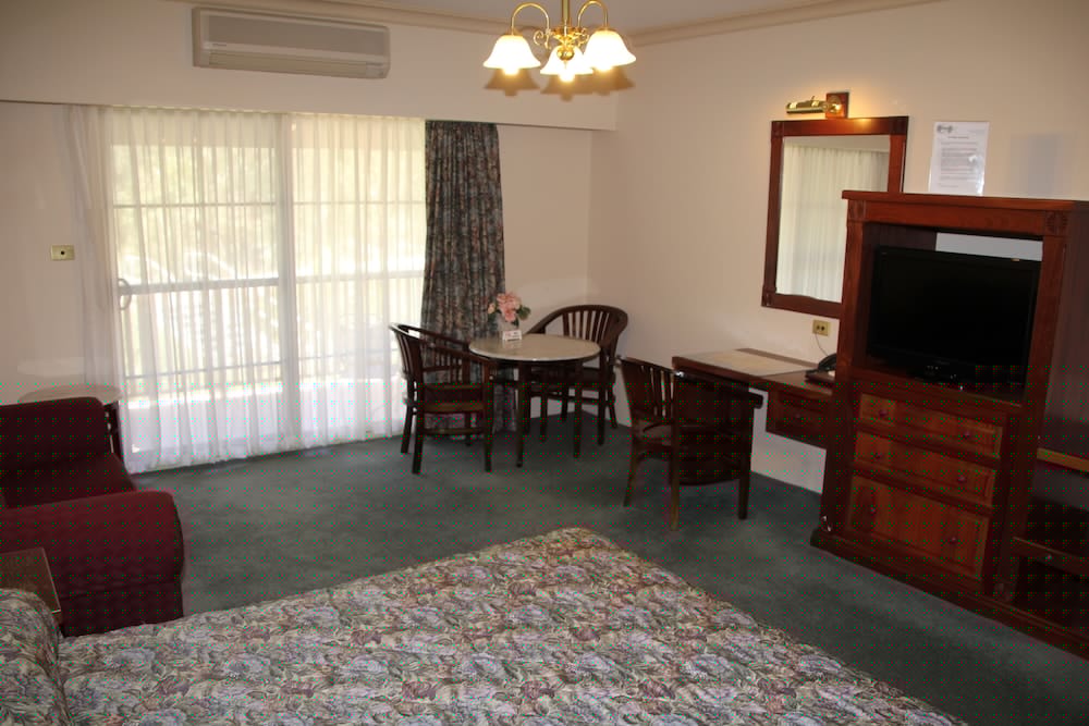 THE LAWSON MOTOR INN 22/31