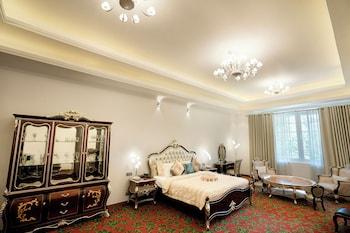 Royal, Suite, Multiple Beds, Golf Course View
