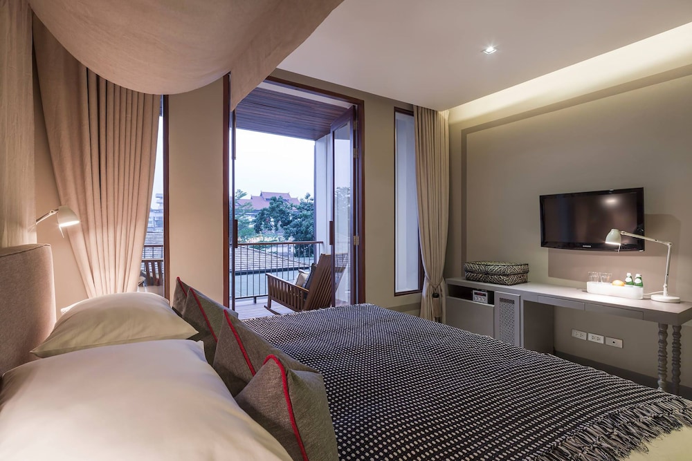 SUPERIOR, RIVER VIEW, BALCONY