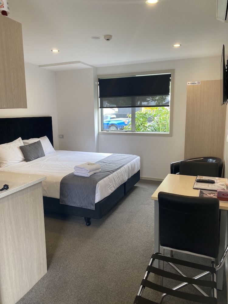 Mcm Motel 17/38