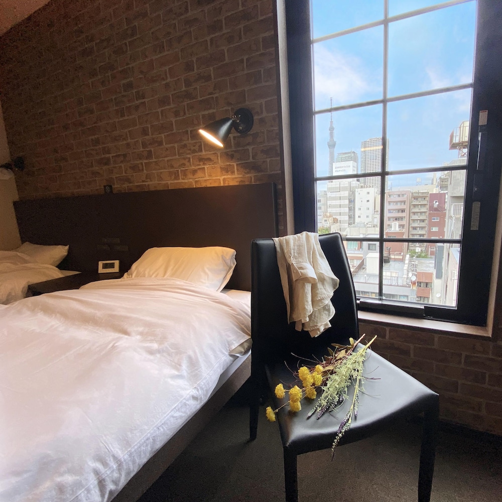 Sky, Tree, Twin Beds, with View 5/10
