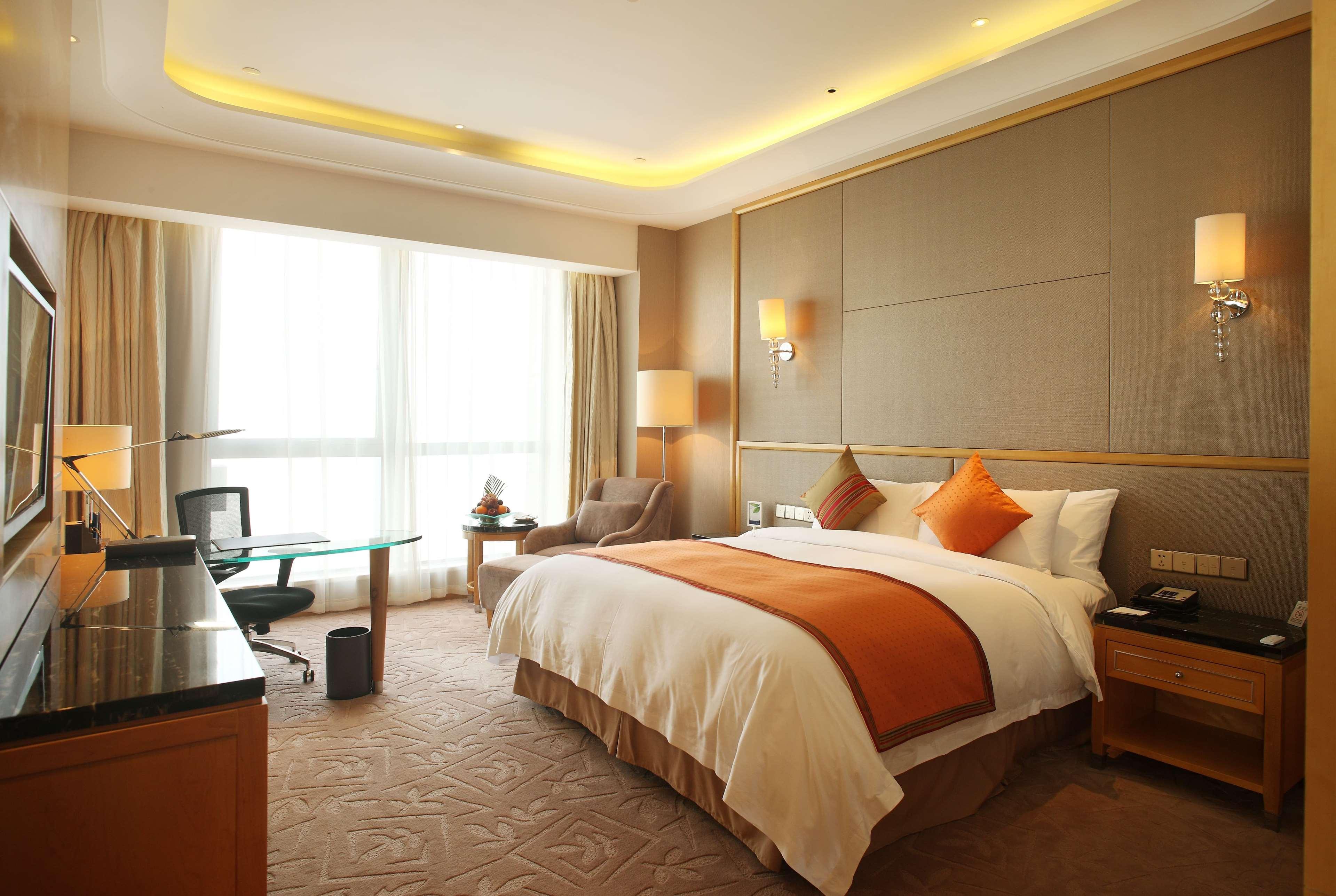 Executive, Suite