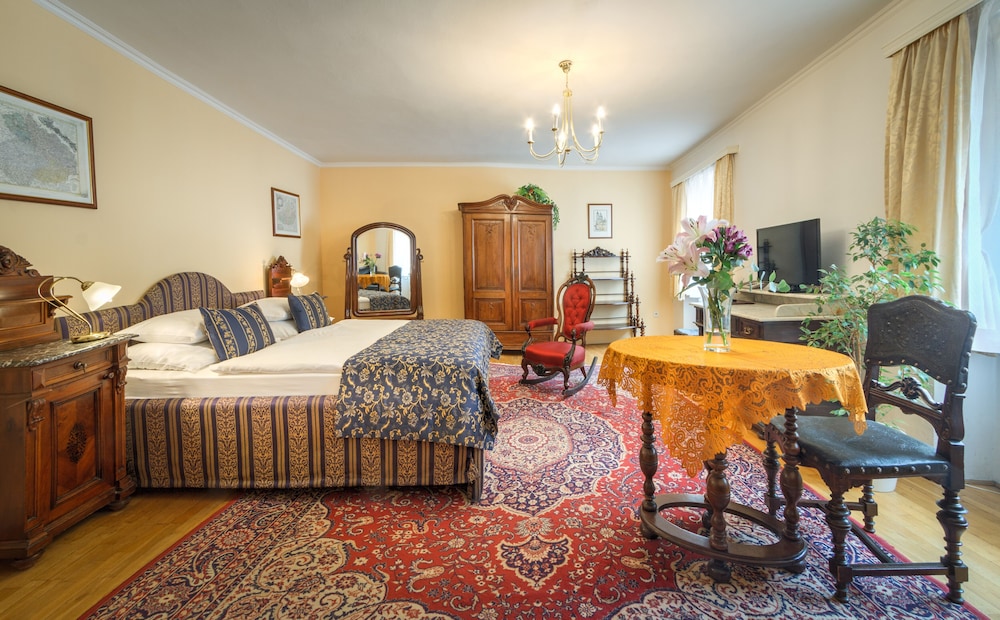 DELUXE, DOUBLE BED